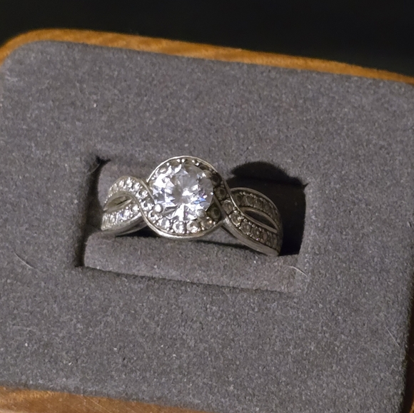 Diamond Ring - Picture 5 of 6